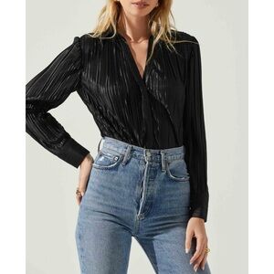 ASTR The Label Satin Pleated Long Sleeve Blouse